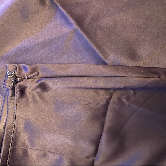 The Limited Vintage Crepe Plum Pencil Skirt. - Picture 6 of 6